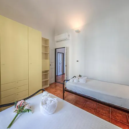 Апартаменты Casa Iris Confort E Mare A Due Passi Камольи